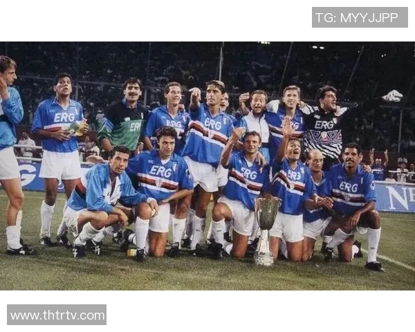 蓝色球场上的传奇足球明星与蓝色名字的故事